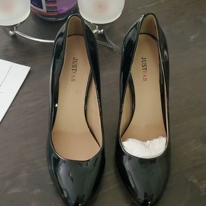 Blck patent leather heels